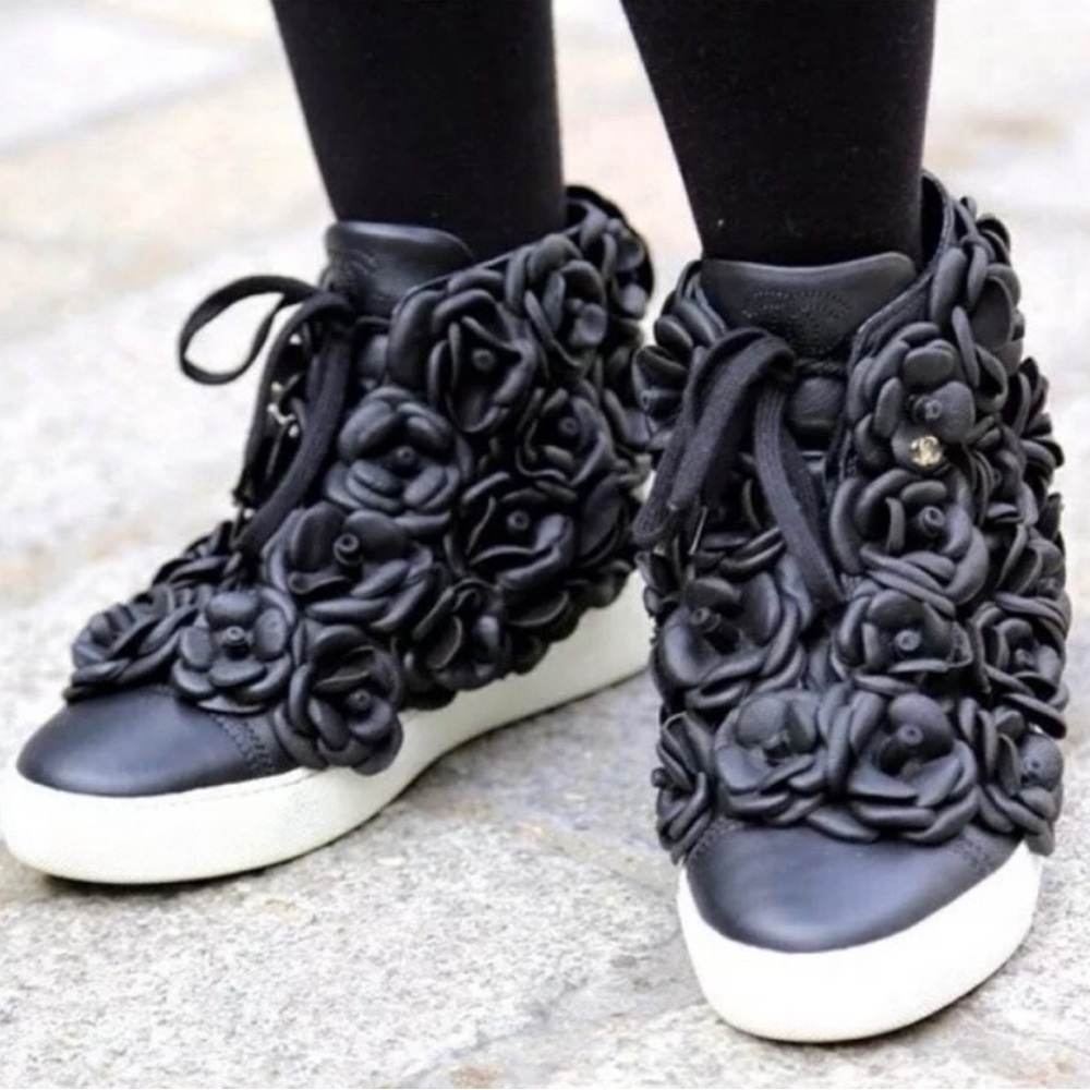 CHANEL CAMELLIA SNEAKERS - Picture 3 of 8